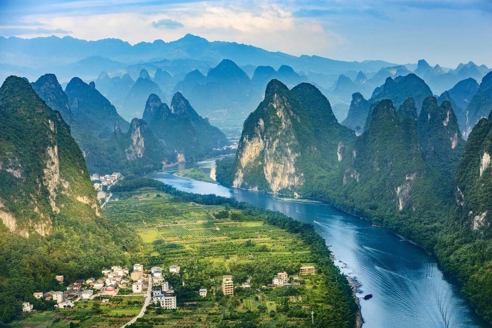 China Private Car Tips for Traveling with Kids and Seniors